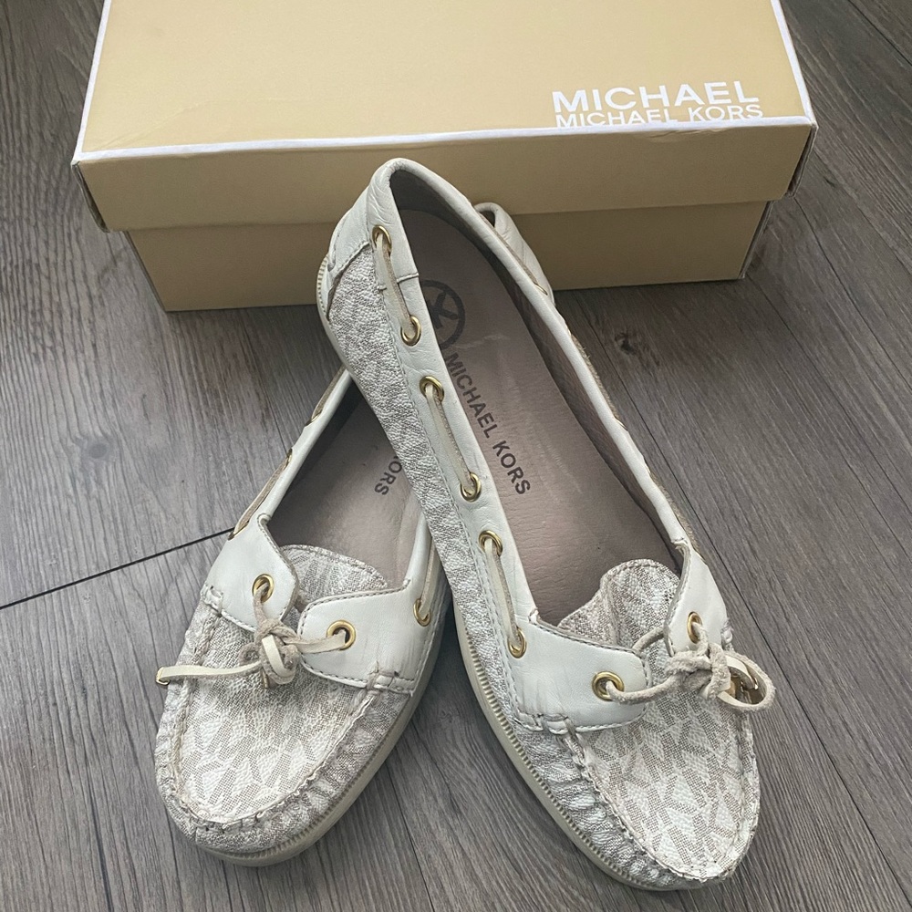 Cream loafers🤍